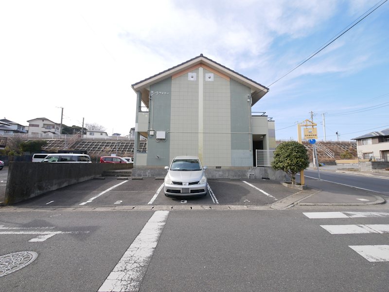 メゾンシンフォニー 駐車場