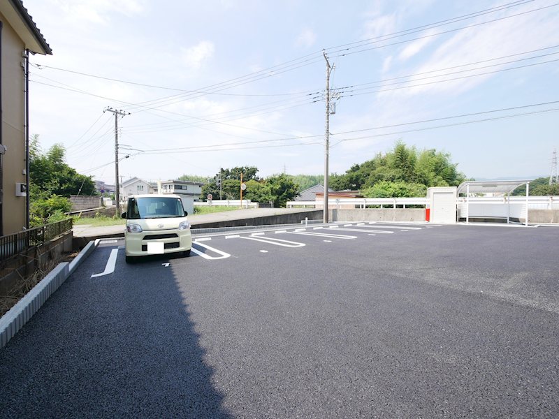 アンポワロー（ｕｎ　ｐｏｉｒｅａｕ） 駐車場