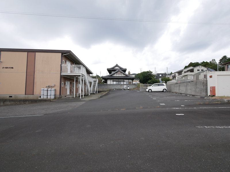 メールハイツB 駐車場