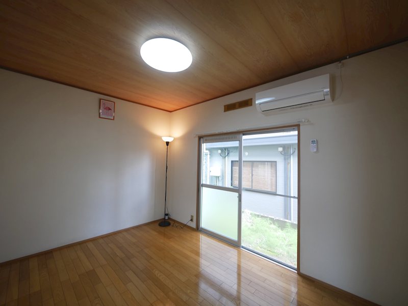 長山アパート ベッドルーム