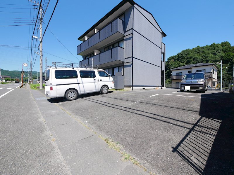 パナハイツ深津C 駐車場