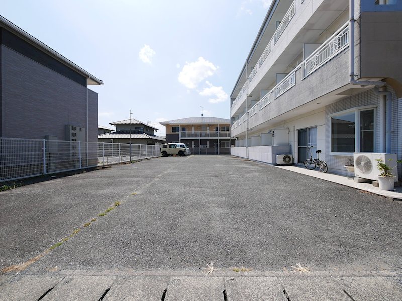 サンパレスM 駐車場