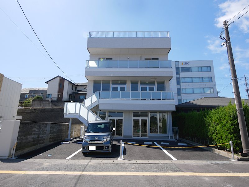 WHITE　BASE　HITACHI 駐車場