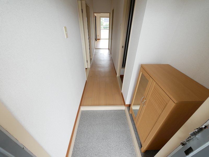 ニューマリッチ長山 玄関