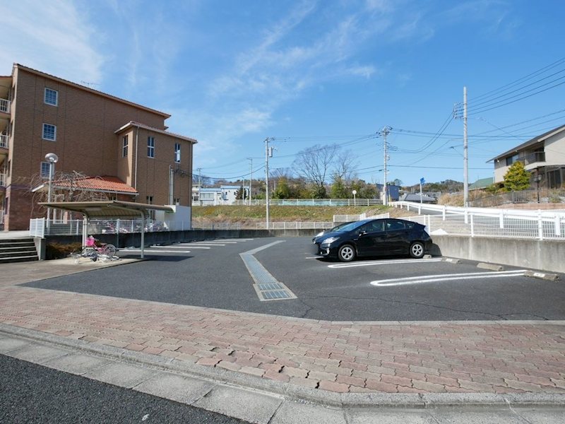 カイラス・ドルフ 駐車場