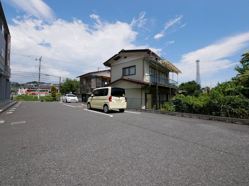 サンヌーヴェル 駐車場