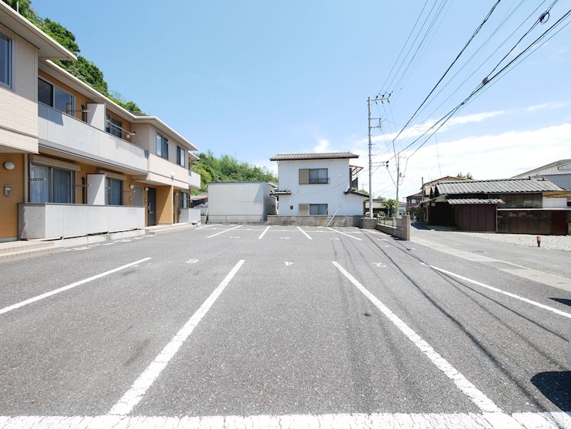 ナチュール白銀 駐車場