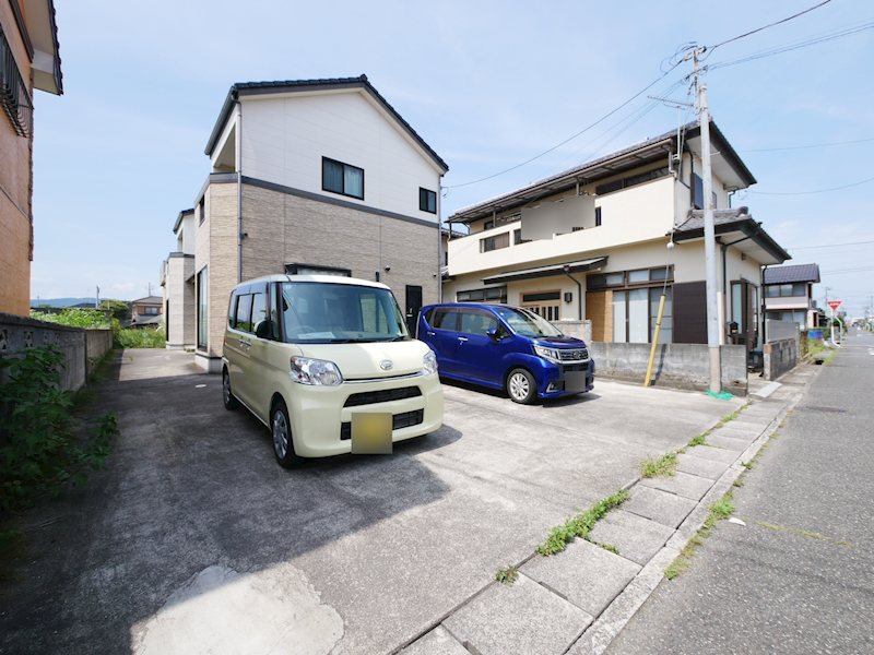 アルティメート東本町 駐車場