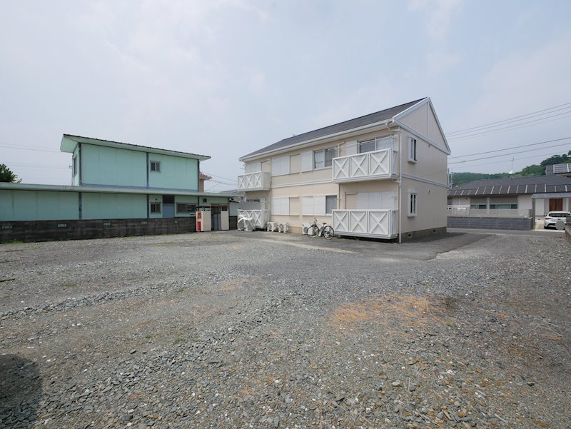クレセントコート 駐車場