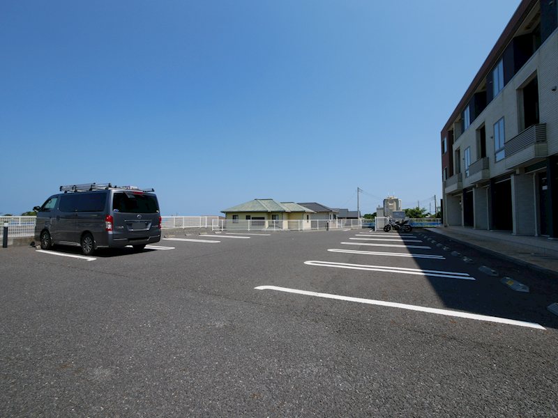 ベル・コリーヌ 駐車場