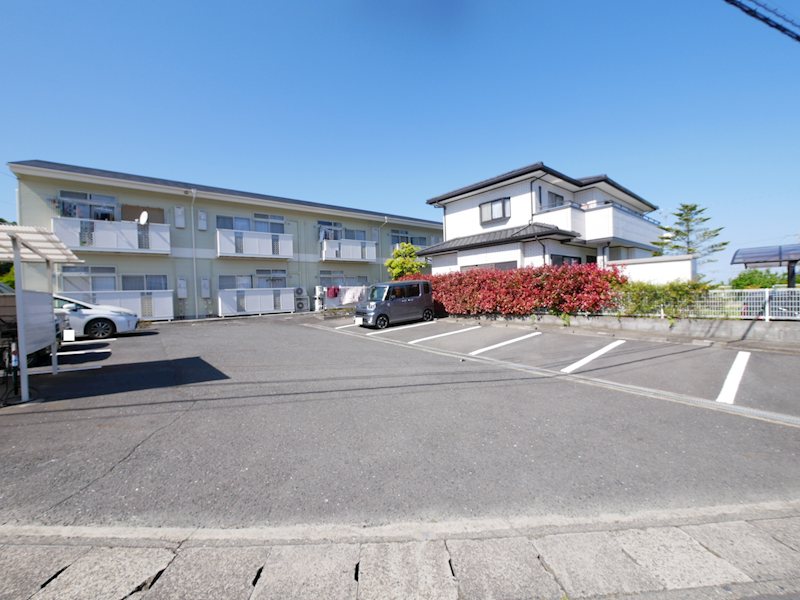エイブルーＩ 駐車場