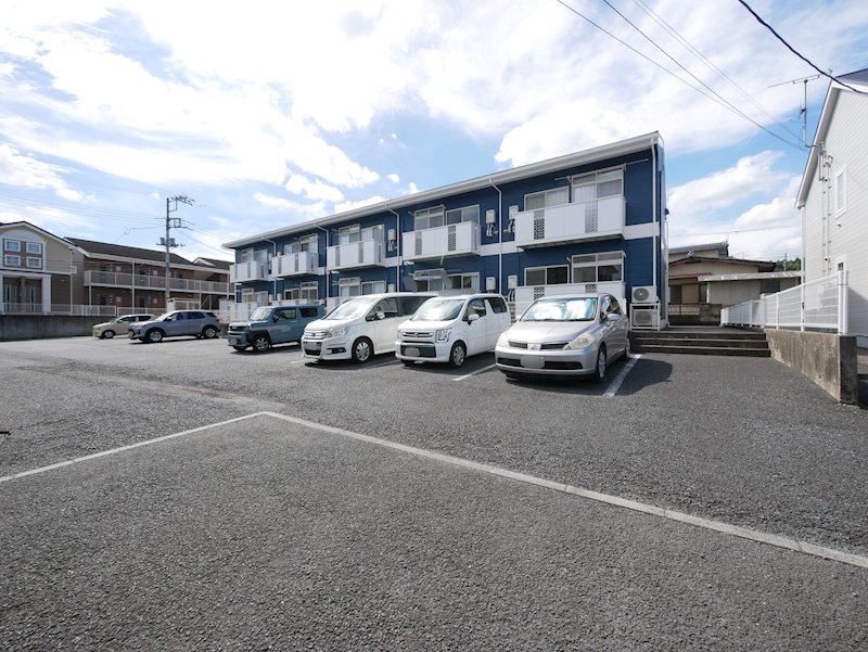ニューシティサワハタ 駐車場