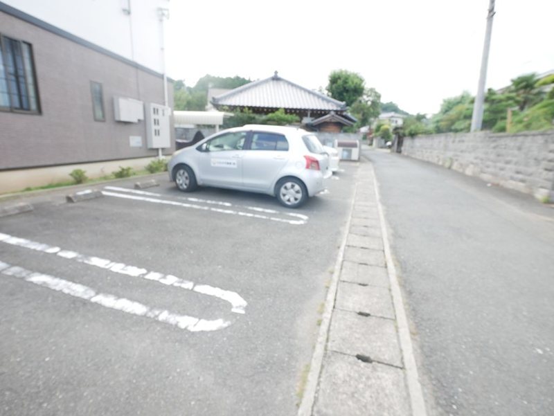 メゾン・リーブル 駐車場