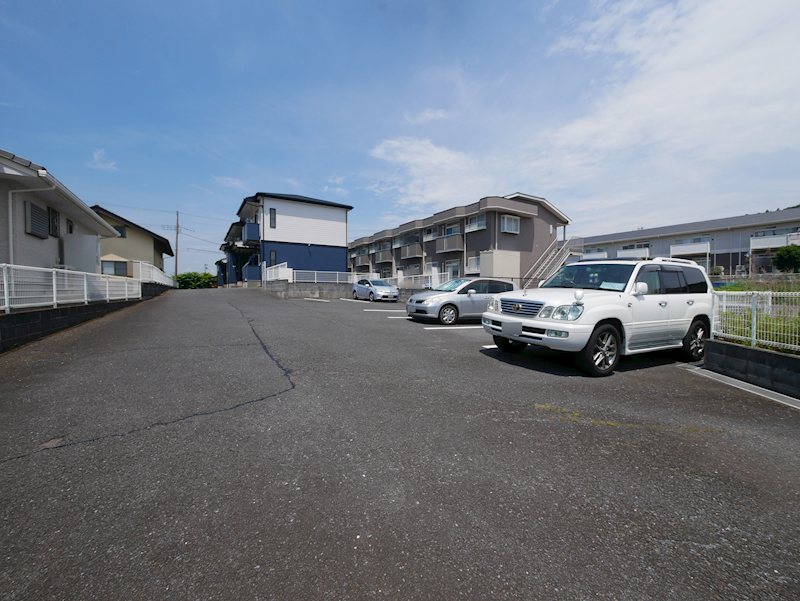 サンシャインヒルズＩ 駐車場