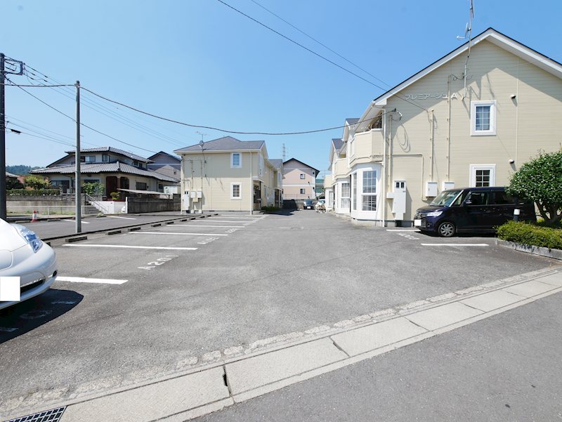 プレミアージュＡ 駐車場
