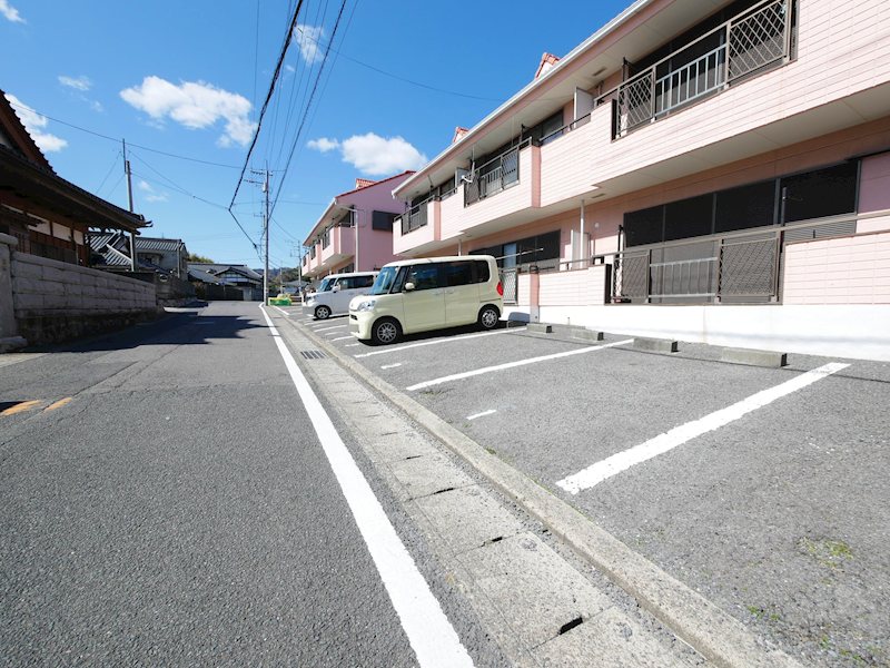 マリンハイツB 駐車場