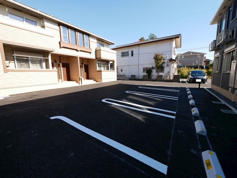 サンシャイン　ララ 駐車場