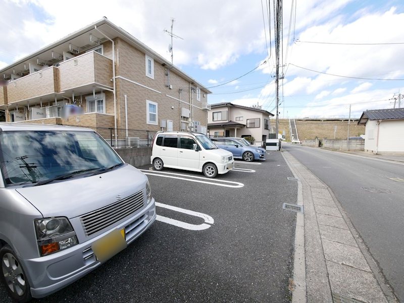 ラブリー　プリムラ 駐車場