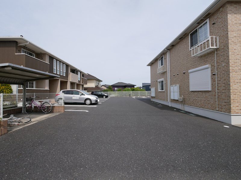 アルト・ウーノⅡ 駐車場