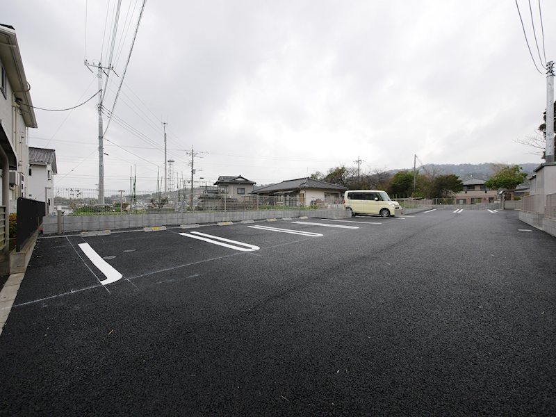 ネロ 駐車場