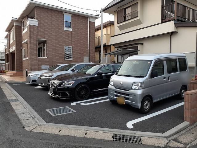 サニー・エレガント 駐車場