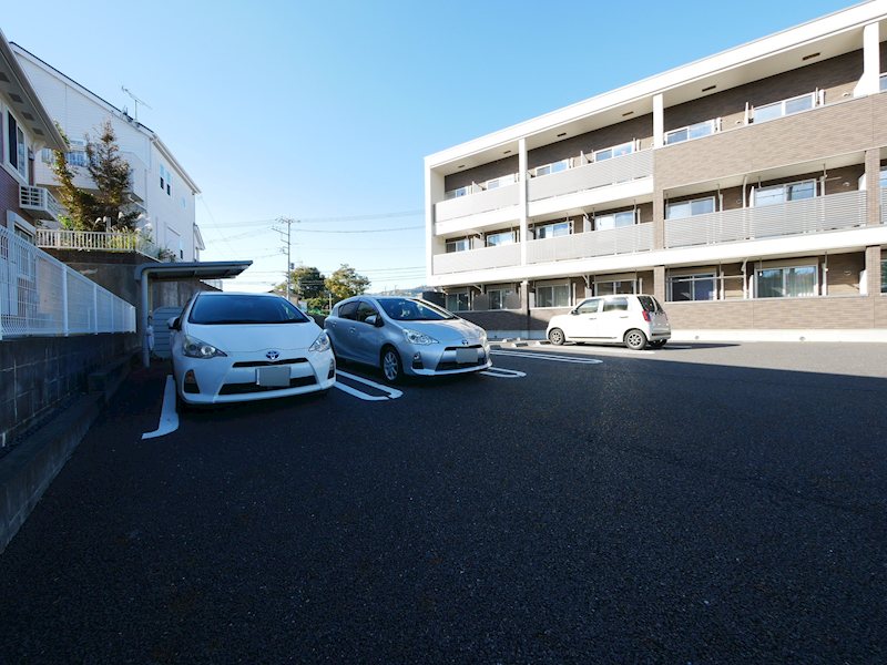 シャロルＭ 駐車場