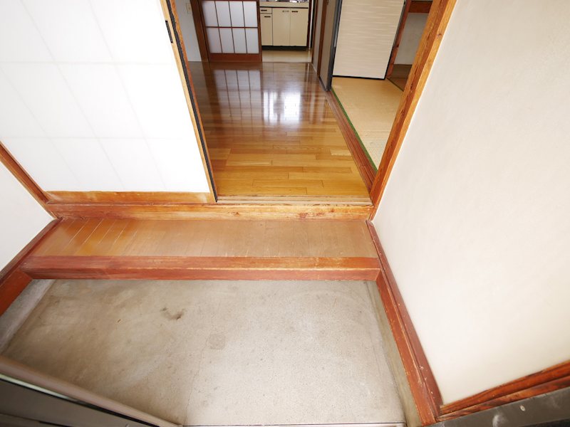 大窪眞利子住宅  玄関