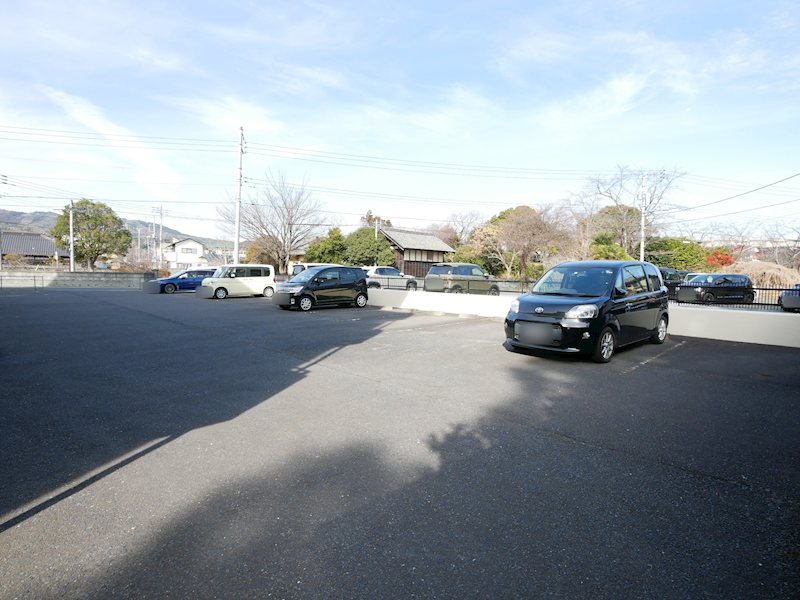 ルミエール南都 駐車場