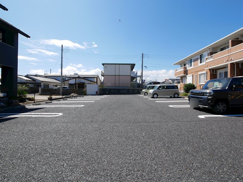 パインコーンＢ 駐車場