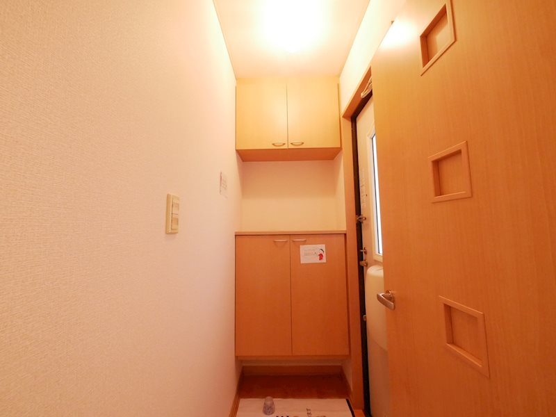 カーサフロレスタB 玄関