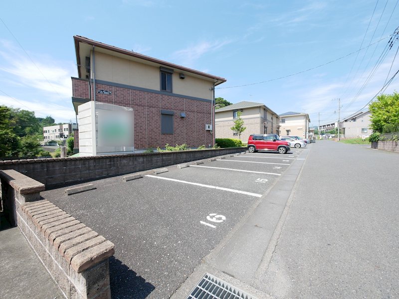 カーサフロレスタB 駐車場