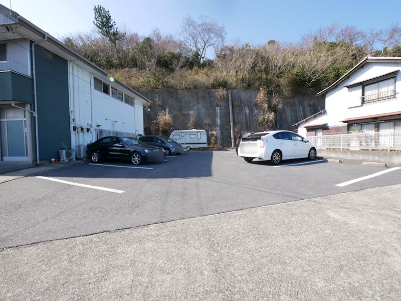 マイネ・Ｓ５ 駐車場