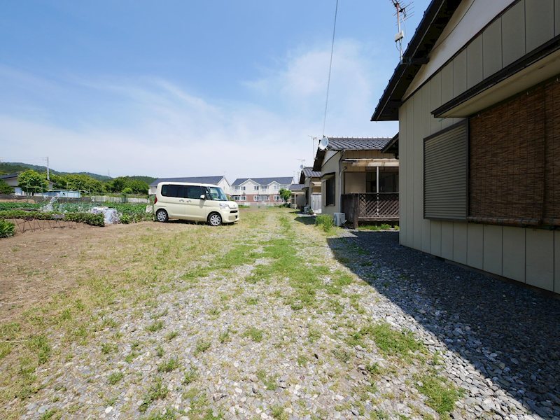 大窪棟割住宅 駐車場