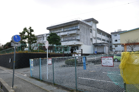 大窪棟割住宅 小学校