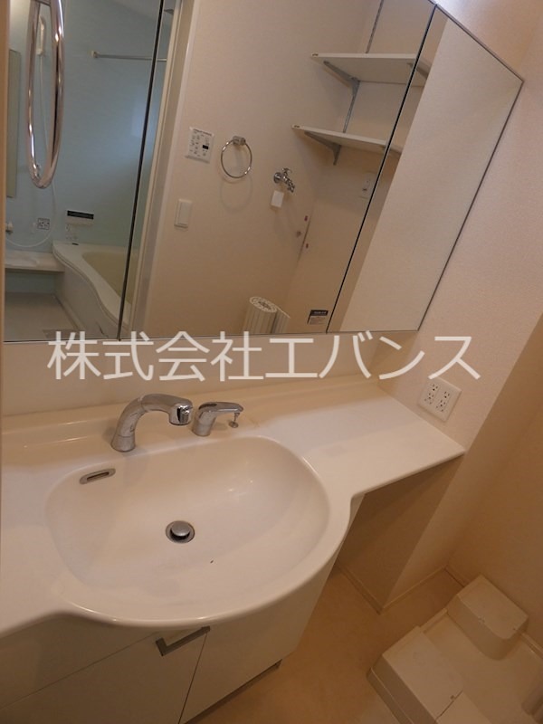 VIA MONTE NAPOLEONE 洗面所