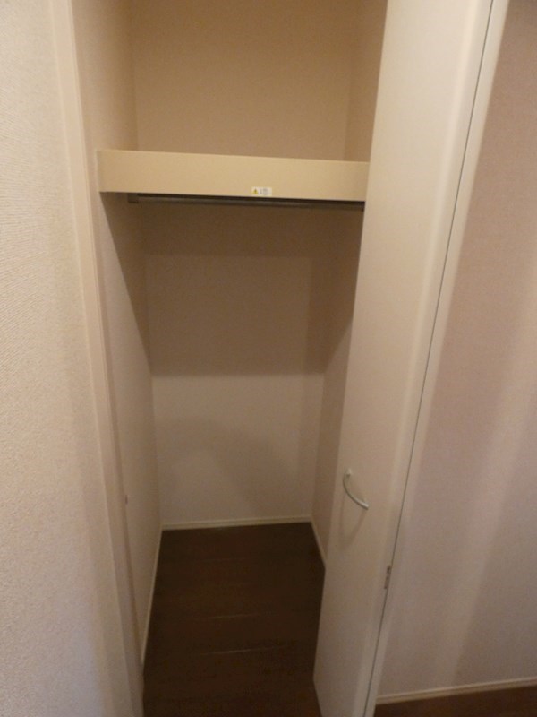 VIA MONTE NAPOLEONE 収納