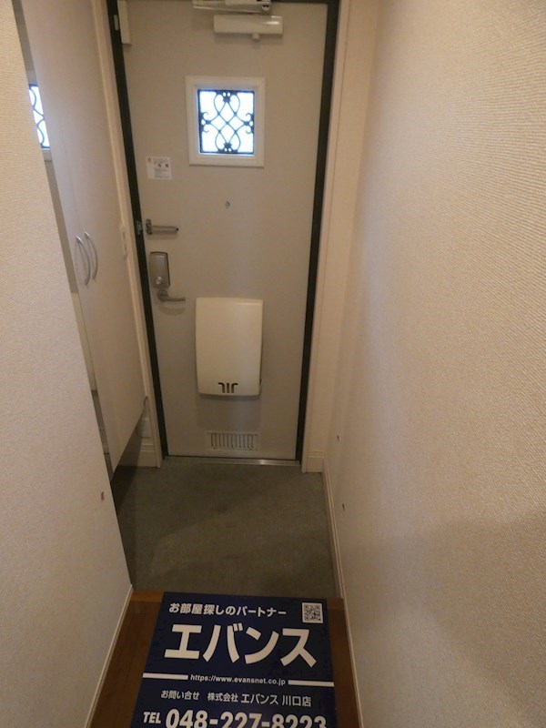 VIA MONTE NAPOLEONE 玄関