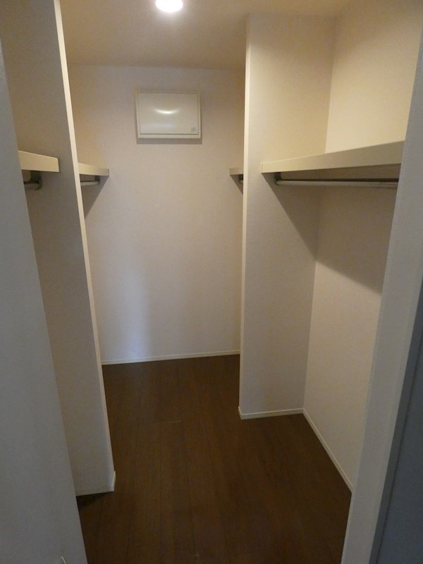 VIA MONTE NAPOLEONE 収納