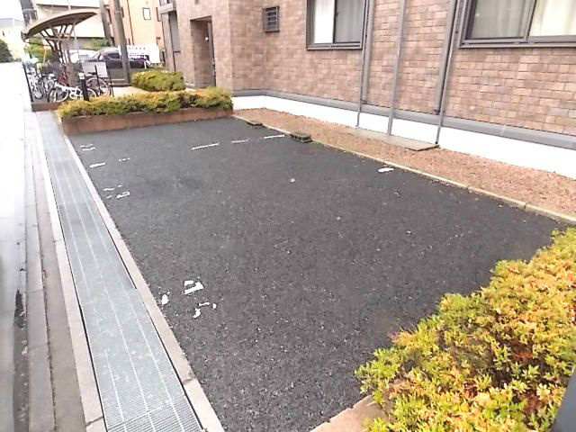 グランシャリオ 駐車場