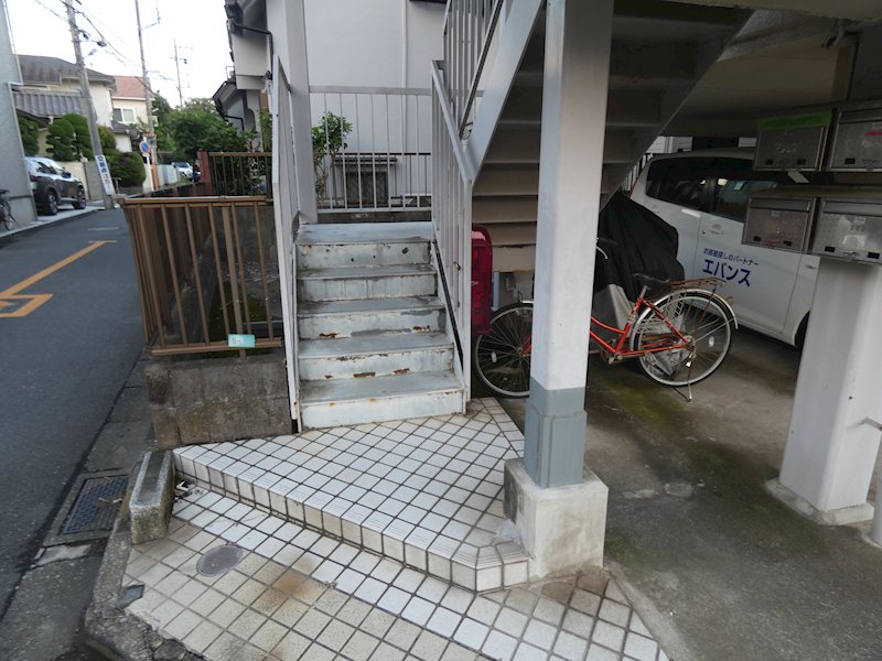 ハイツリバーサイド エントランス