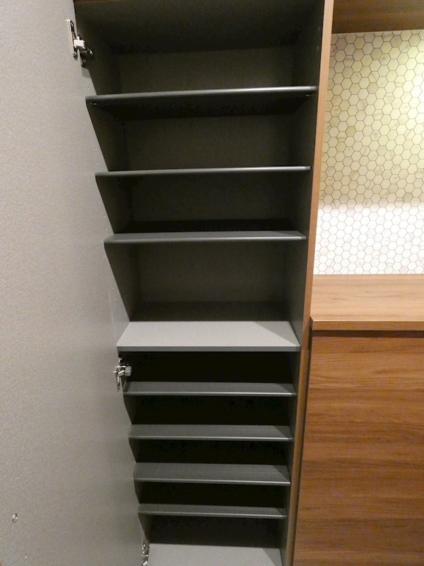 フォンターナ鈴谷 収納