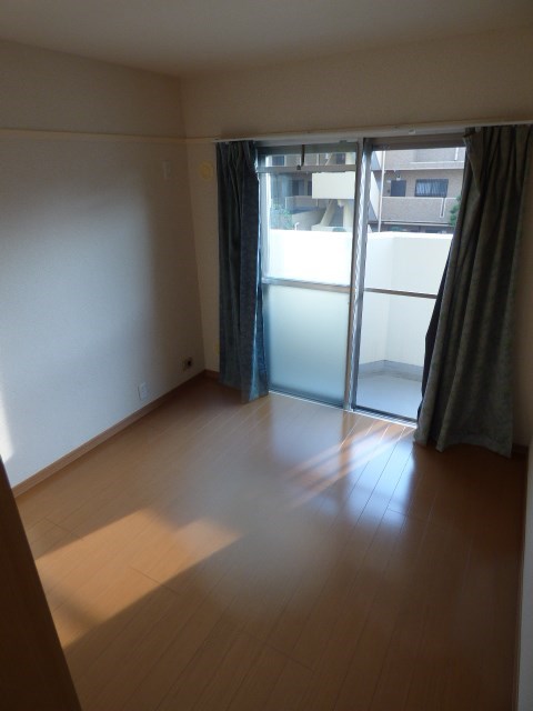 原田マンション ベッドルーム