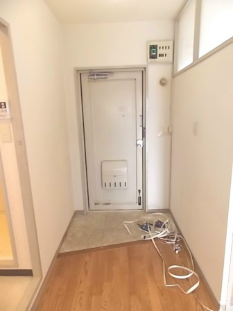 クレセントハイツ 玄関