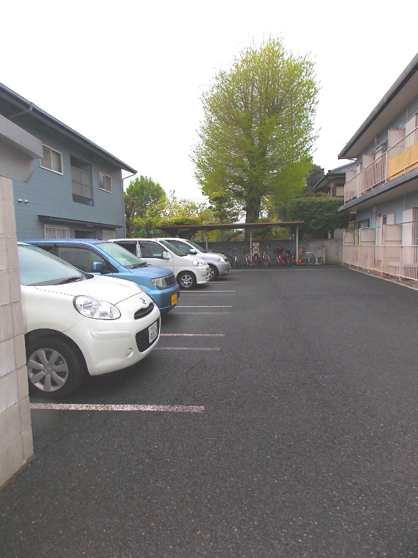 アーデルミーツ 駐車場