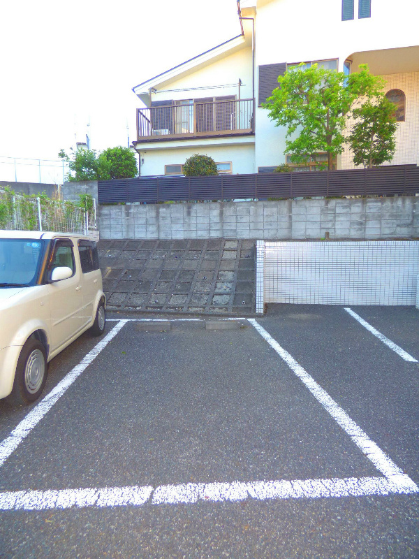 ヴァンベールクレスト 駐車場