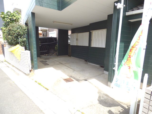 光映ハイツ 駐車場