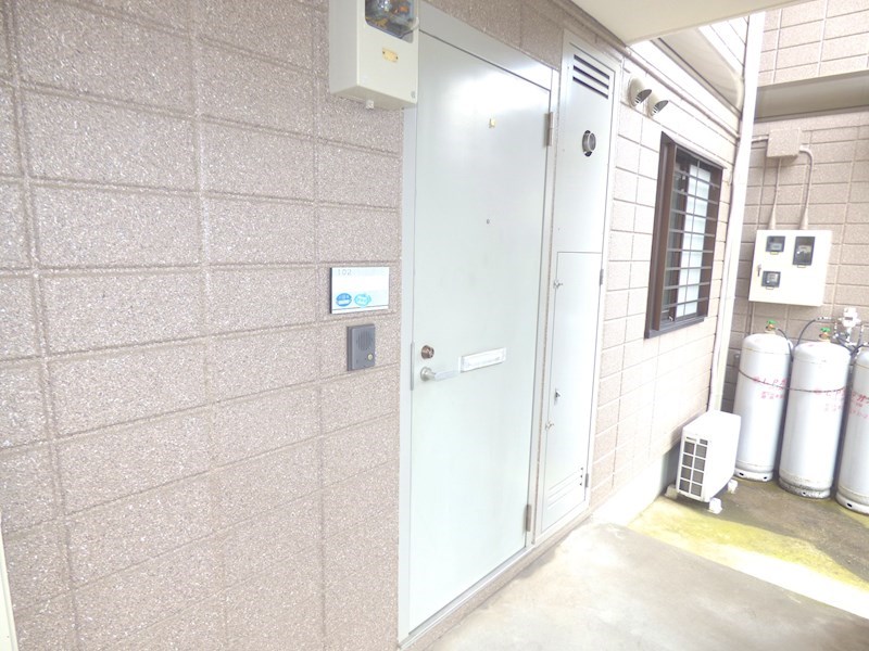 メゾンプランタン 玄関