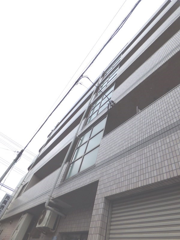 角ビル 外観