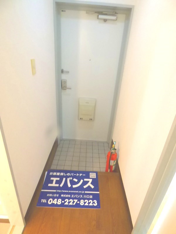 角ビル 玄関