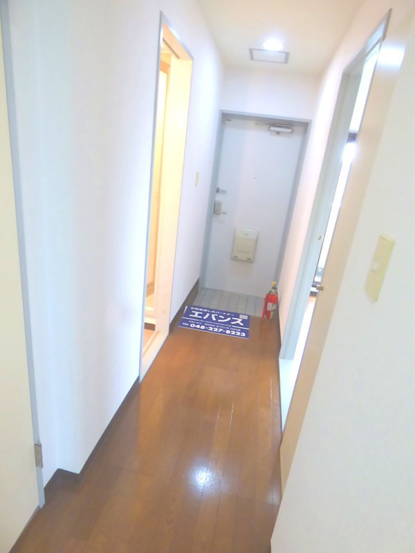 角ビル 玄関